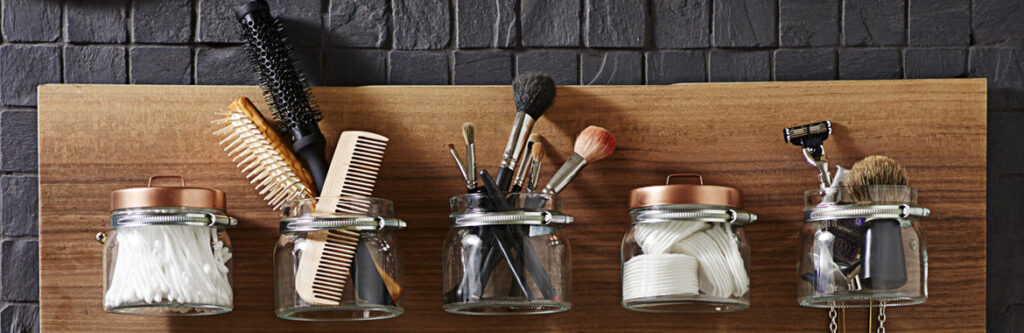 DIY: Basteln Sie sich ein Regal aus Einmachgläsern