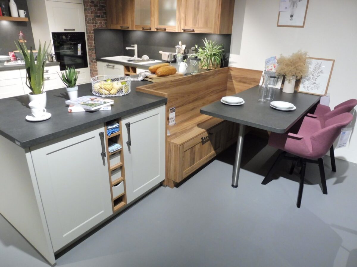 Reduzierte Landhaus-Küche von Ballerina