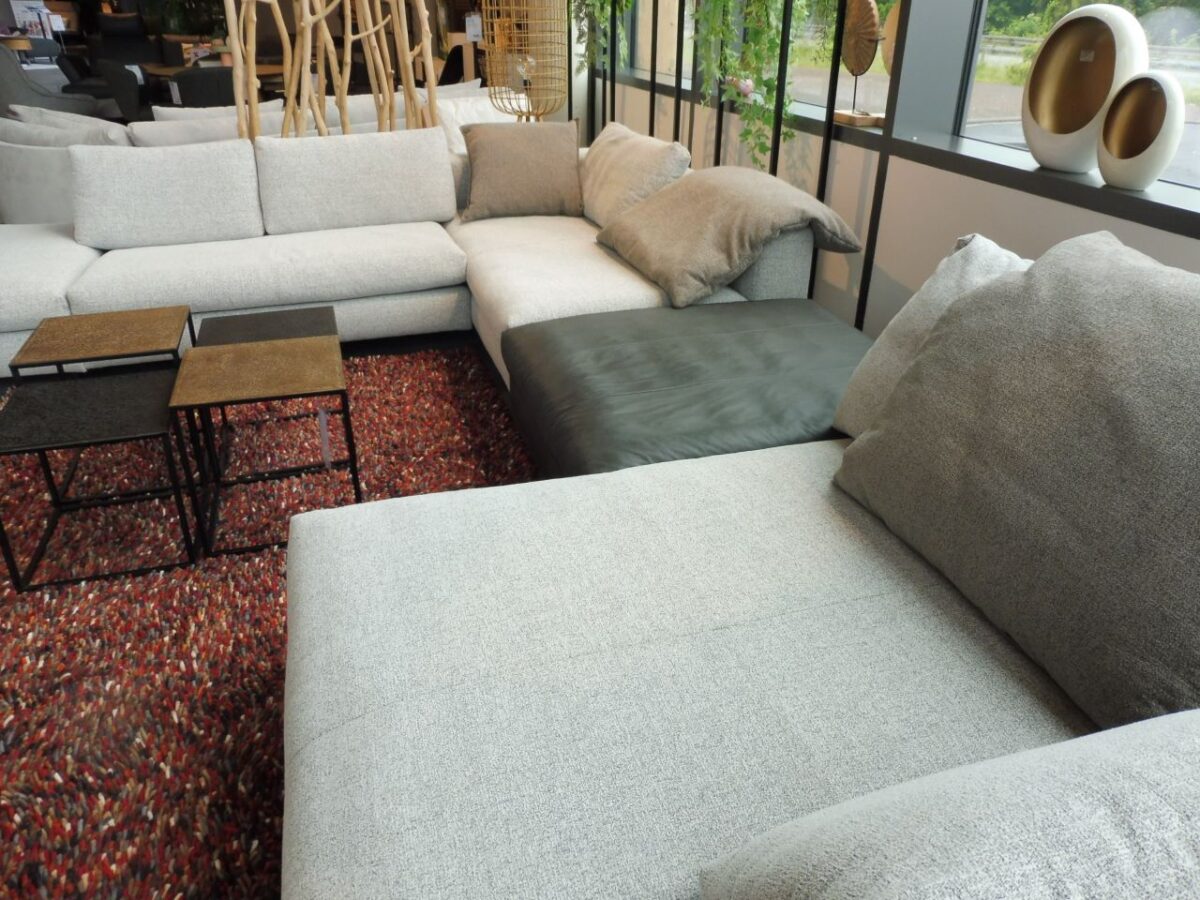 Abverkauf Big-Sofa in Stoff von W. Schillig