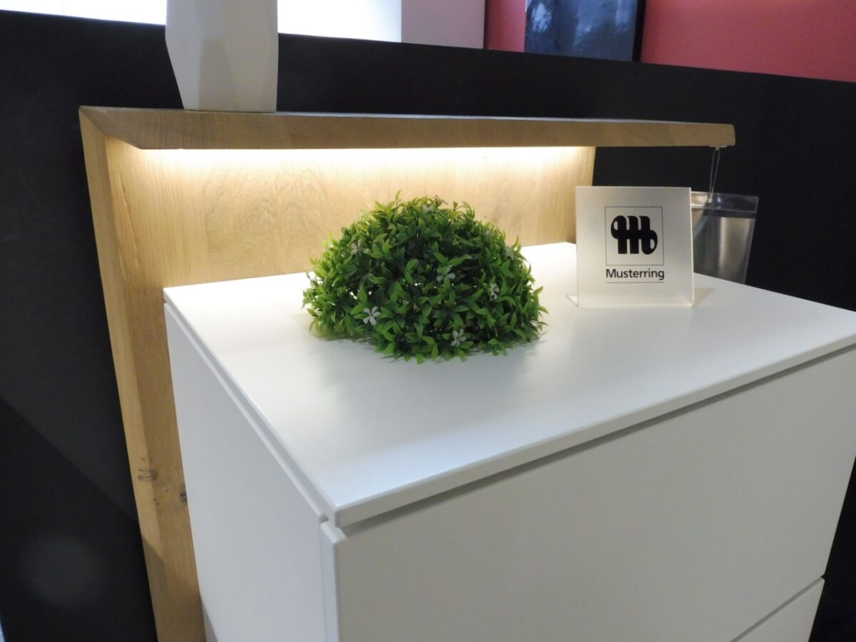 Ausstellungsstück Kommode Musterring Jovanna 140 cm hoch