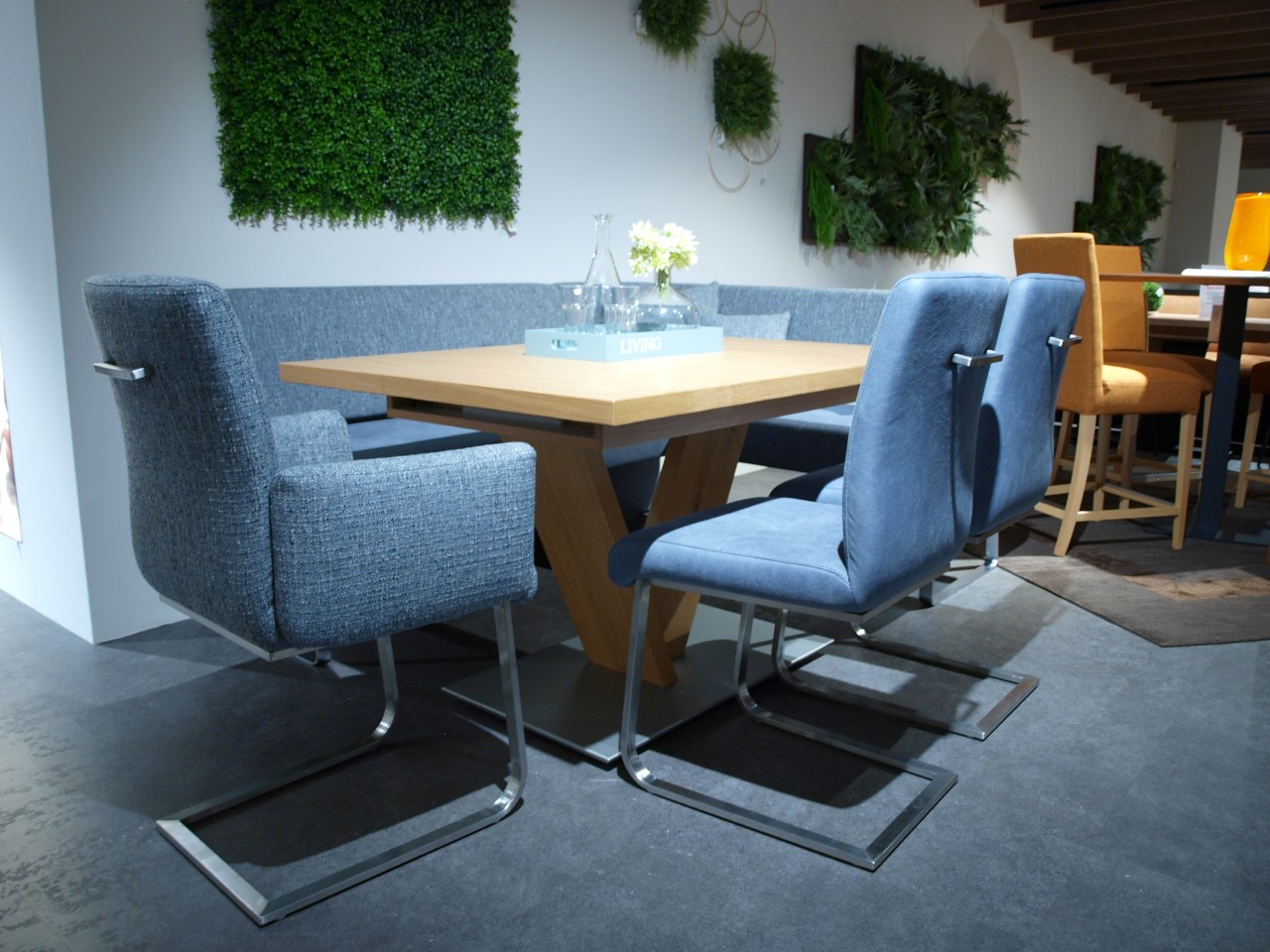 Tisch mit Eckbank und Stühlen Ausstellungsstück