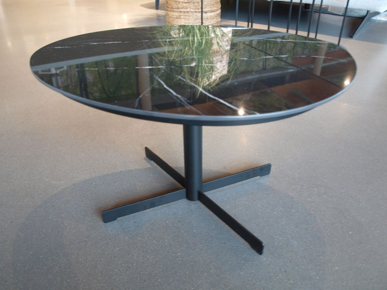 Abverkauf Couchtisch Keramik 35 cm hoch Raum.Freunde