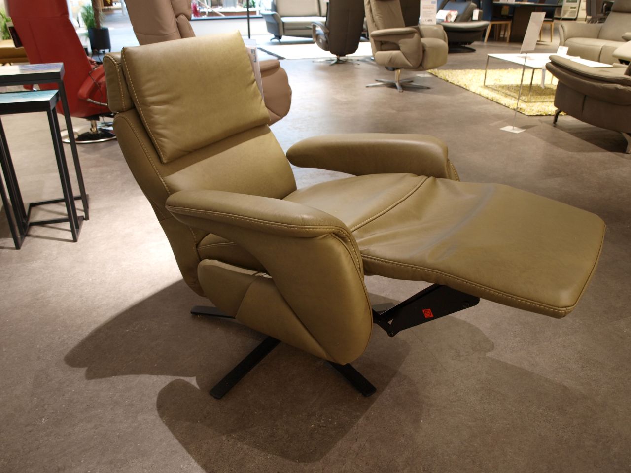 Abverkauf Sessel mit Relaxfunktion drehbar