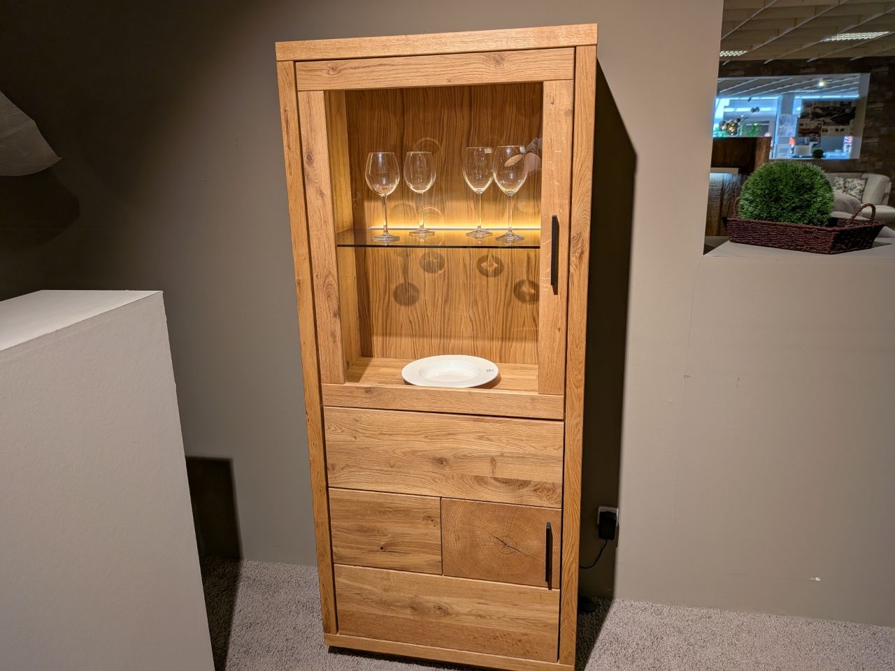Abverkauf Vitrine Eiche massiv 162 cm hoch