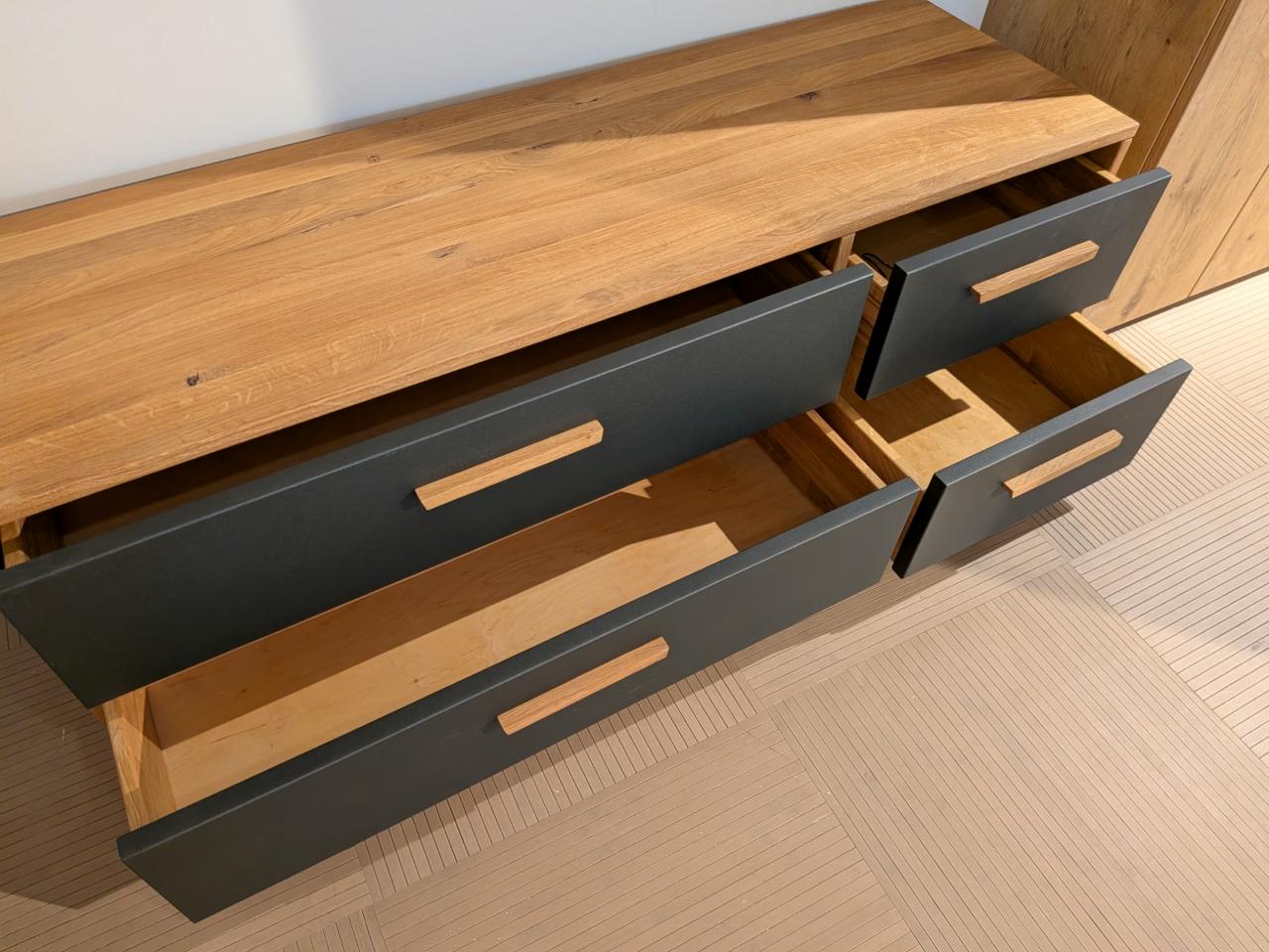 Ausstellungsstück Lowboard Eiche massiv 133 cm breit