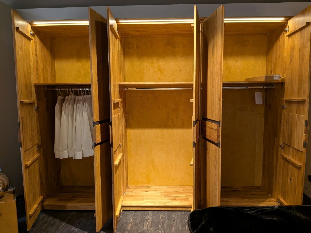 Kleiderschrank 6 Türen Eiche massiv Baltimore Ausstellungsstück