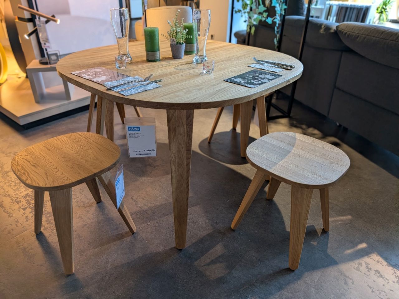 Tisch 110x100 cm mit 4 Hockern Eiche Ausstellungsstück